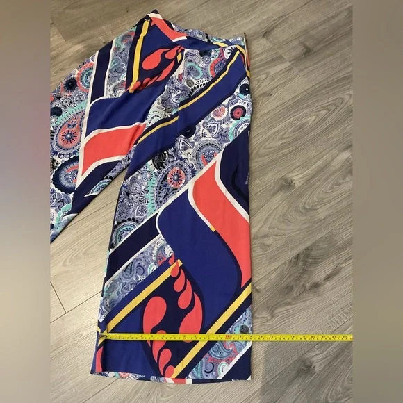 Kit and Ace Multicolor Silky Wide Leg Pants with rose side zipper and pockets. - Picture 9 of 10